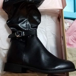 Women's Black upper-calf boots 9W